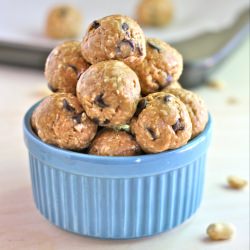 PB Chocolate Chip Energy Bites