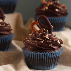 Chocolate Covered Pretzel Cupcakes