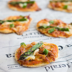 Small Asparagus Pizza