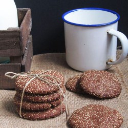 Amaranth and Cocoa Cookies