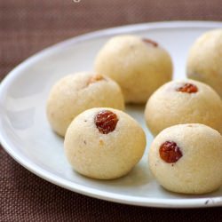 Rava Laddu / Sweet Semolina Balls