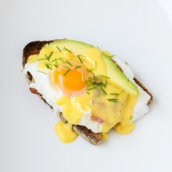Eggs Benedict (with Avocado)