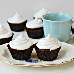 Sarsaparilla Cupcakes with Marshmallow