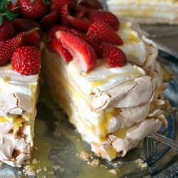 Meringue Cake with Lemon Curd&Strawberries