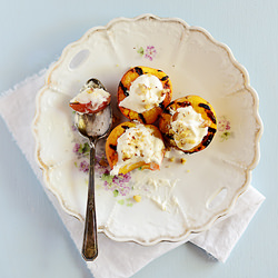 Grilled Peaches & Vanilla Cream