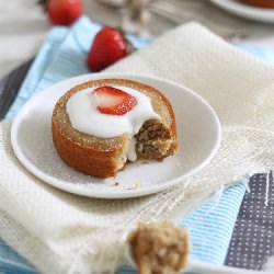 Vanilla Cakes with Strawberries