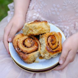 Cinnamon Rolls with Caramel Sauce