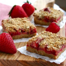 Strawberry Rhubarb Crisp Bars