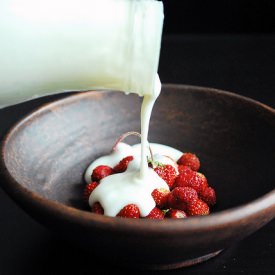 Wild Strawberries with Yogurt