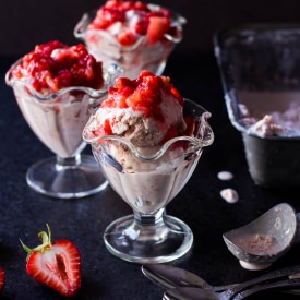 Old Fashioned Strawberry Ice Cream