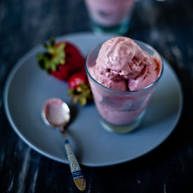 Roasted Strawberry Frozen Yogurt