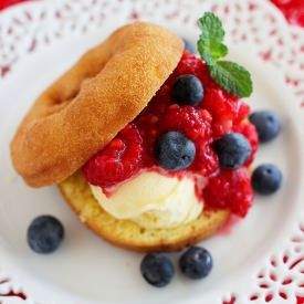 Easy No-Bake Berry Donut Shortcakes