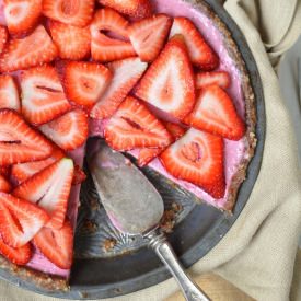 Raw Strawberry Pie