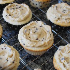 Cupcakes with Cookie Dough Frosting