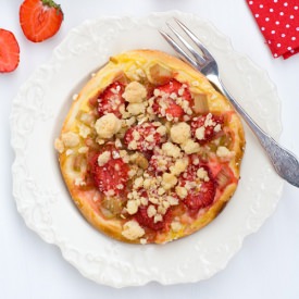 Rhubarb-Strawberry Streuseltaler