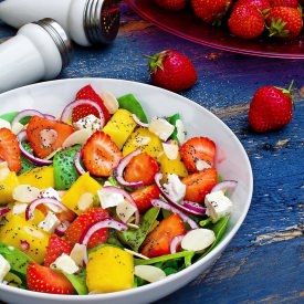 Spinach & Strawberries Salad