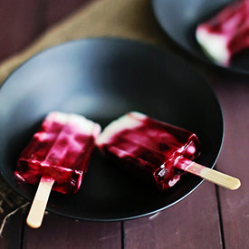 Blackberry Swirl Frozen Yogurt Pops