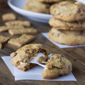 Marshmallow-Stuffed S’more Cookies