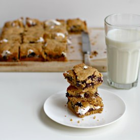 S’mores Cookie Bars
