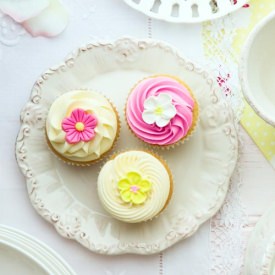 Decorating Cupcakes
