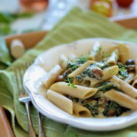Pasta with Spinach and Raisins