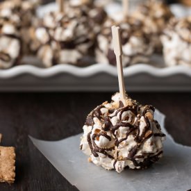 Easy S’mores Popcorn Pops