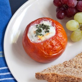 Baked Eggs in Tomatoes