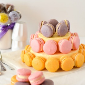 Tierd Macaron Strawberry Cake