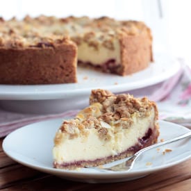 Crumble Cheese Cake with Jam