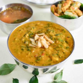 Spinach And Garlic Dal