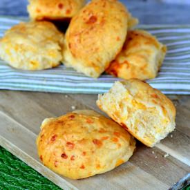 Easy No-Knead Cheddar Rolls