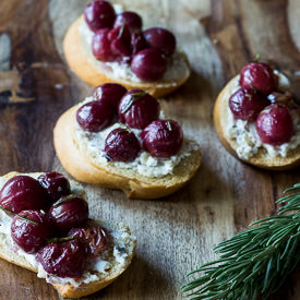Roasted Grapes Crostini