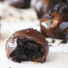Oreo Cream Cheese Truffles