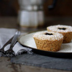 Mini Cakes with Elderberry Filling