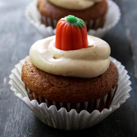 Pumpkin Cupcakes & Maple Frosting