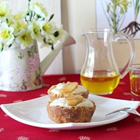 Nests with Vanilla Cream and Apples