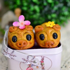 Piggy Mooncakes