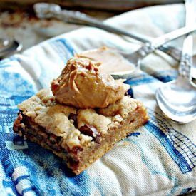 Best Chewy Biscoff Blondies
