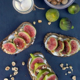 Honey Figs and Ricotta Crostini