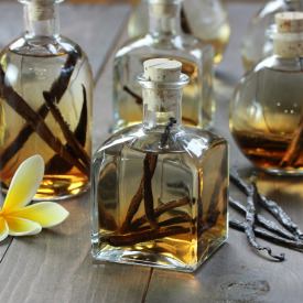 DIY Vanilla Extract (Essence)