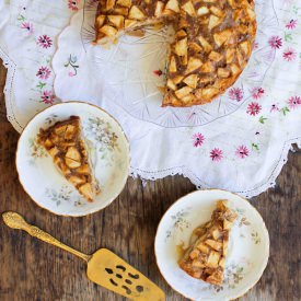 Vegan Apple Spice Cake