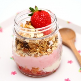 Healthy Strawberry Parfaits