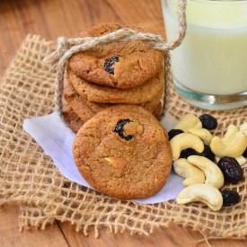 EGGLESS CRANBERRY CASHEWNUT COOKIES