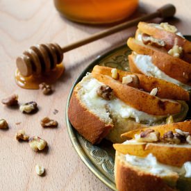 Toast with Goat Cheese