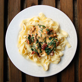 Pasta with Spinach and Cheese Sauce