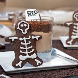 Halloween Graveyards & Skeletons