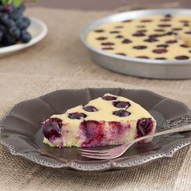 Semolina Cake with Concord Grapes