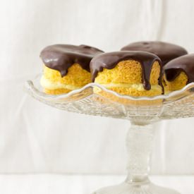 Boston Coconut Cream Cupcakes