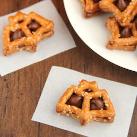 Chocolate Pretzel Batwiches