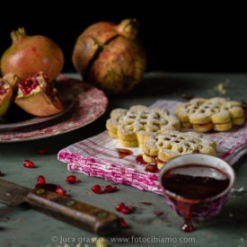 Oil Biscuits with Pomegranate Jelly